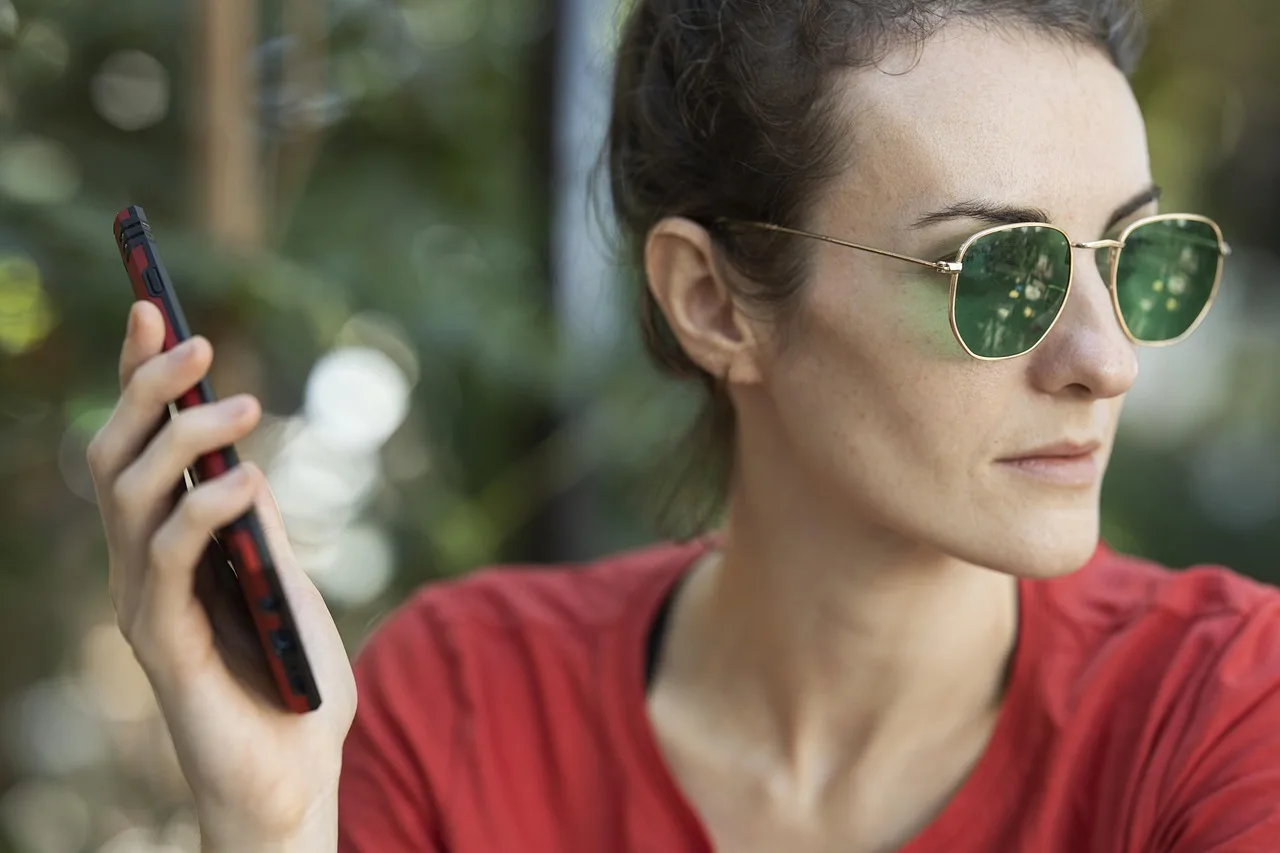 contact, telephone, internet, technology, smartphone, mobile, wireless, electronic, touch, connection, hand, call, digital, modern, retention, device, woman, girl, youth, model, pose, sociability. Building Customer Retention Around Cohorts, Not Averages