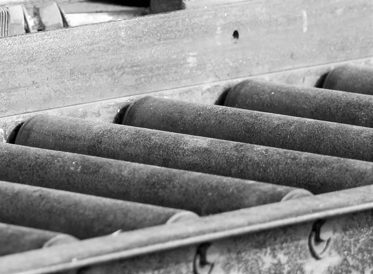 conveyor belt, rust, old, conveyor, industry, industrial, belt, construction, factory, machine, steel, metal, equipment, manufacturing, heavy, quarry, stone, gravel, machinery, material, vintage, gray construction, gray industry, conveyor belt, conveyor belt, conveyor belt, conveyor belt, conveyor belt, conveyor. How a B2B Manufacturer and Bake Club Used Email Differently