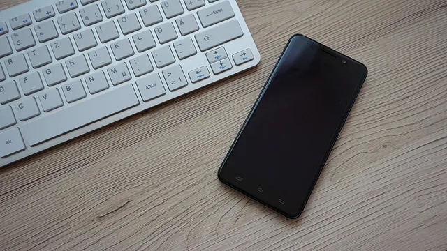 smartphone, keyboard, desk, workplace, business, smartphone, keyboard, keyboard, desk, desk, desk, desk, desk. Small Business Social Media Benchmarks: Baselines, Ranges and Outliers