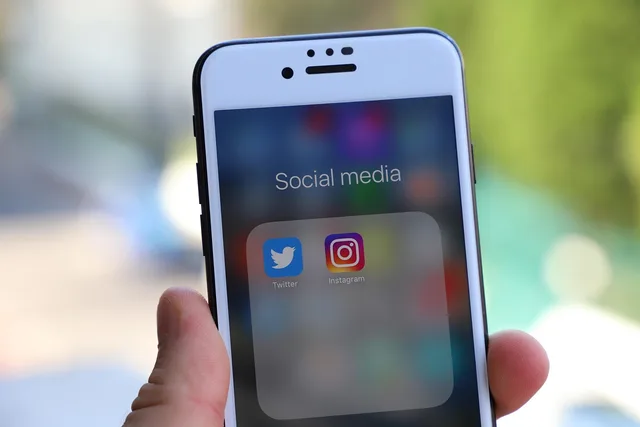 iphone, smartphone, social media, phone, mobile phone, icon, display, app, social networks, internet, social, facebook, instagram, twitter, instagram, twitter, twitter, twitter, twitter, twitter. 5 Things the Small Business Social Media Case Studies Teach
