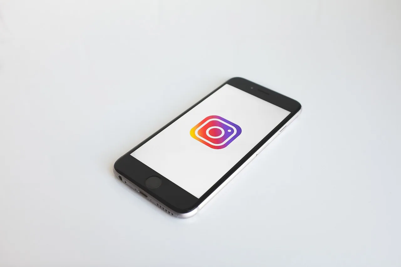 smartphone, instagram, phone, instagram, instagram, instagram, instagram, instagram. Small Business Social Media Checklist for Reviews and Sign-off